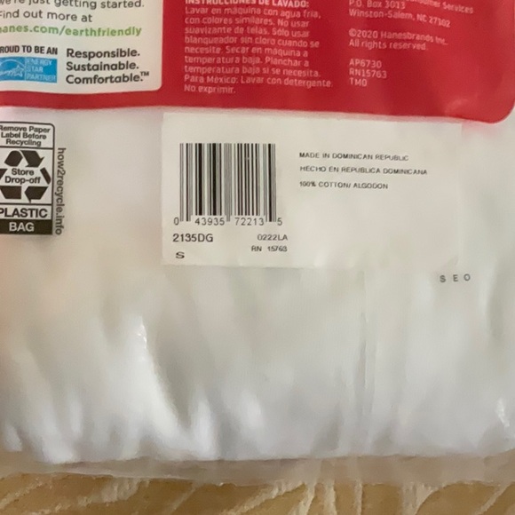 3 Hanes t-shirts NEW IN PACKAGE - Picture 3 of 4